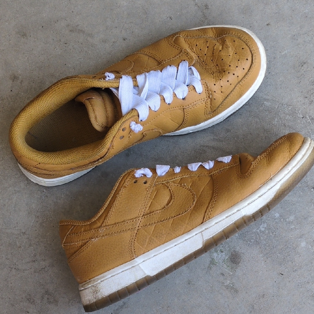 Nike Low Dunk Quilted Wheat‎ Womens Sneakers Size 7.5